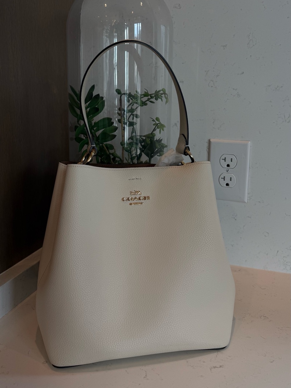 Coach Cream Pebbled Leather Shoulder Tote with Gold Hardware - Picture 2 of 6